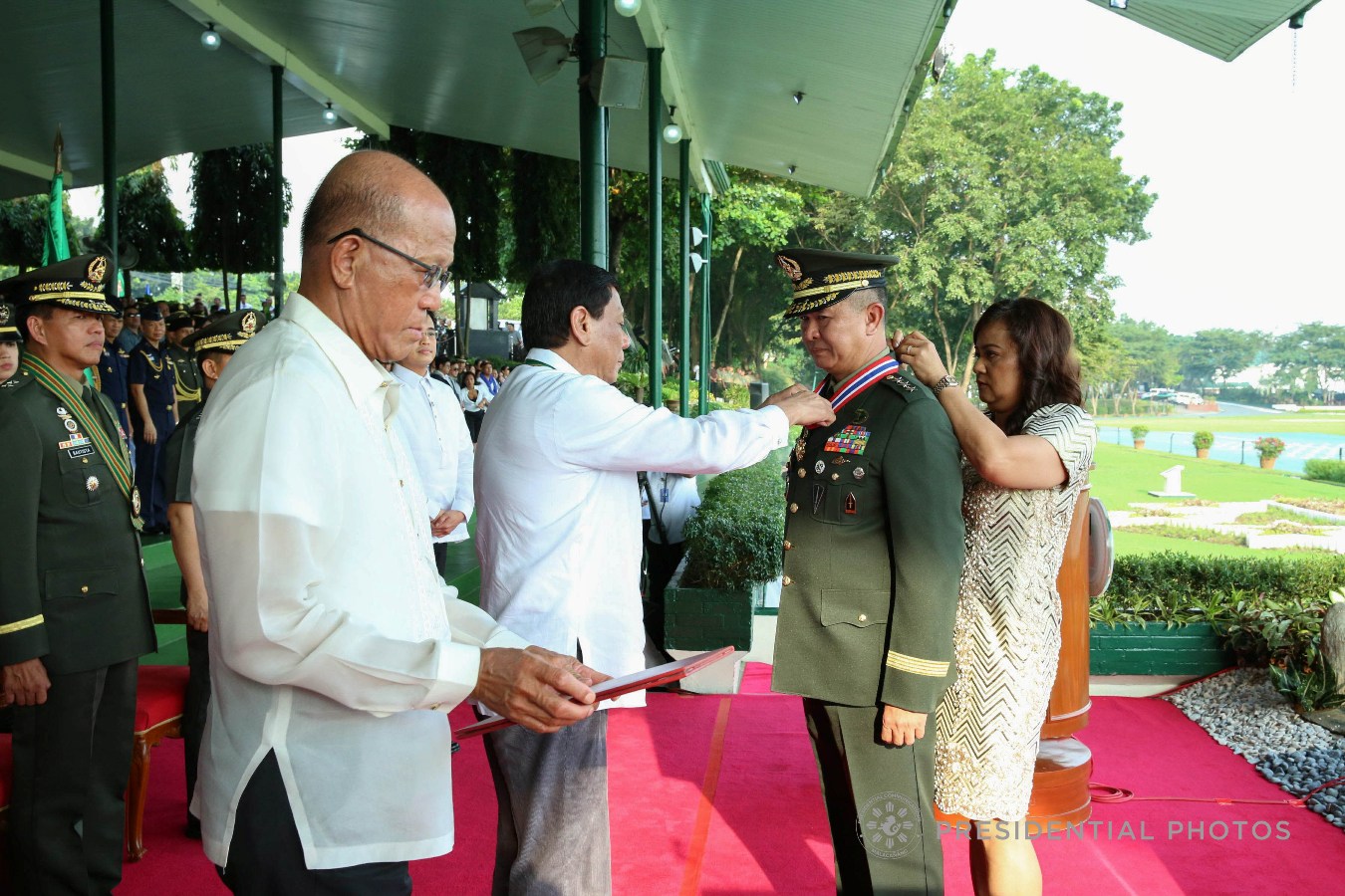 President Rodrigo Roa Duterte confers the Philippine Legion of Honor Commander award to outgoing Philippine Army Commander Lt. Gen. Glorioso Miranda during the 58th Philippine Army Change of Command Ceremony at Fort Andres Bonifacio in Taguig City on October 5, 2017. Assisting the President are Defense Secretary Delfin Lorenzana and Miranda's wife Caroline. KARL NORMAN ALONZO/PRESIDENTIAL PHOTO