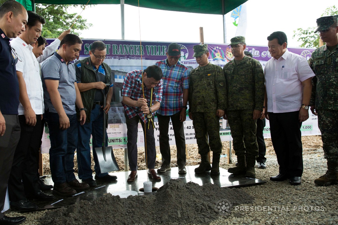 President Rodrigo Roa Duterte lowers the time capsule during the groundbreaking ceremony of the Scout Ranger Ville in San Miguel, Bulacan on October 11, 2017. Assisting the President are National Housing Authority General Manager Marcelino Escalada Jr., Housing and Urban Development Coordinating Council Chairperson Eduardo del Rosario, Defense Secretary Delfin Lorenzana, Armed Forces of the Philippines Chief of Staff General Eduardo Año, and Philippine Army Commander MGen. Rolando Bautista. MARCELINO PASCUA/PRESIDENTIAL PHOTO