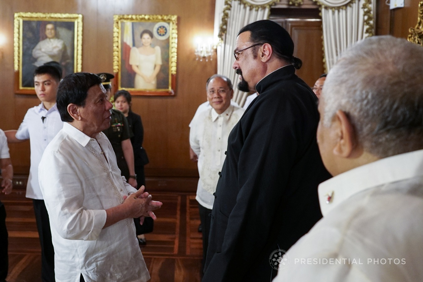 President Rodrigo Roa Duterte chats with Actor Steven Seagal who met with the President in Malacañan Palace on October 12, 2017. KING RODRIGUEZ/PRESIDENTIAL PHOTO