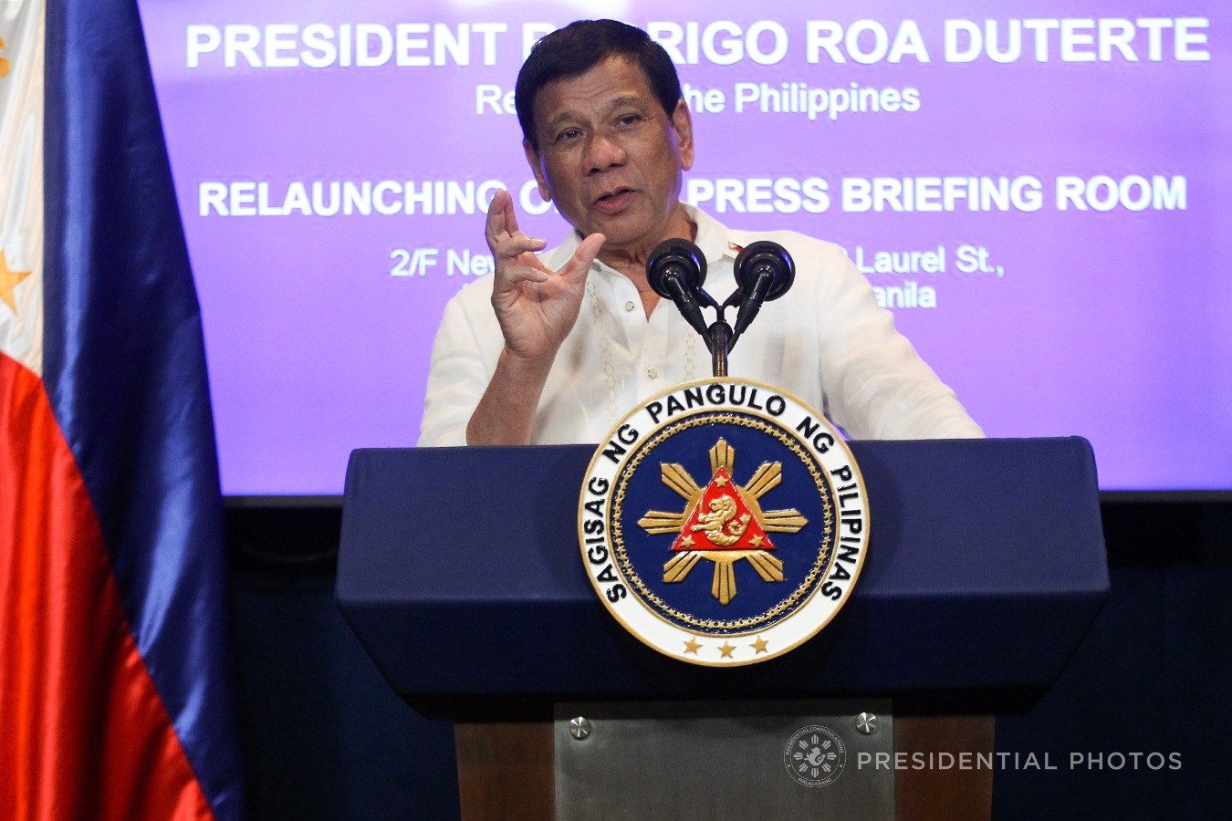 President Rodrigo Roa Duterte, in his speech during the relaunching of the Malacañang Press Briefing Room (MPBR) at the New Executive Building (NEB) on October 12, 2017, urges the members of the media to remain committed to the truth. YANCY LIM/PRESIDENTIAL PHOTO