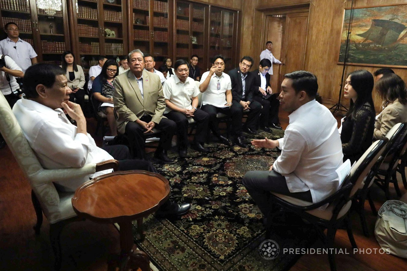 President Rodrigo Roa Duterte holds a meeting with the officials of the Department of Transportation led by Secretary Arthur Tugade, the Metro Manila Development Authority led by its Chairman Danilo Lim, and the Department of Public Works and Highways led by Secretary Mark Villar in Malacañan Palace on November 6, 2017. ACE MORANDANTE/PRESIDENTIAL PHOTO