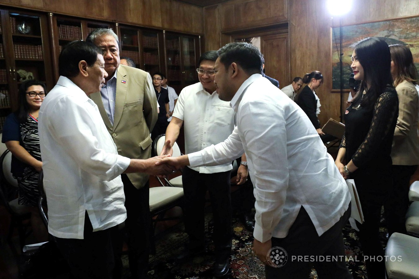 President Rodrigo Roa Duterte greets Transportation Secretary Arthur Tugade, Metro Manila Development Authority Chairman Danilo Lim, and Public Works and Highways Secretary Mark Villar in Malacañan Palace on November 6, 2017. ACE MORANDANTE/PRESIDENTIAL PHOTO