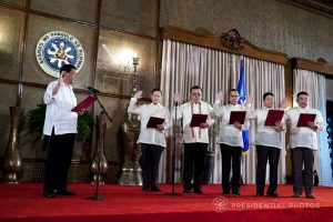 President Rodrigo Roa Duterte administers the oath of office of the newly appointed officials during a ceremony in Malacañan Palace on November 6, 2017. Swearing in are Health Secretary Francisco Duque III, Presidential Spokesperson Harry Roque, Defense Undersecretary Reynaldo Mapagu, Interior and Local Government Undersecretary Eduardo Año, and Interior and Local Government Assistant Secretary Alexander Macario. KING RODRIGUEZ/PRESIDENTIAL PHOTO