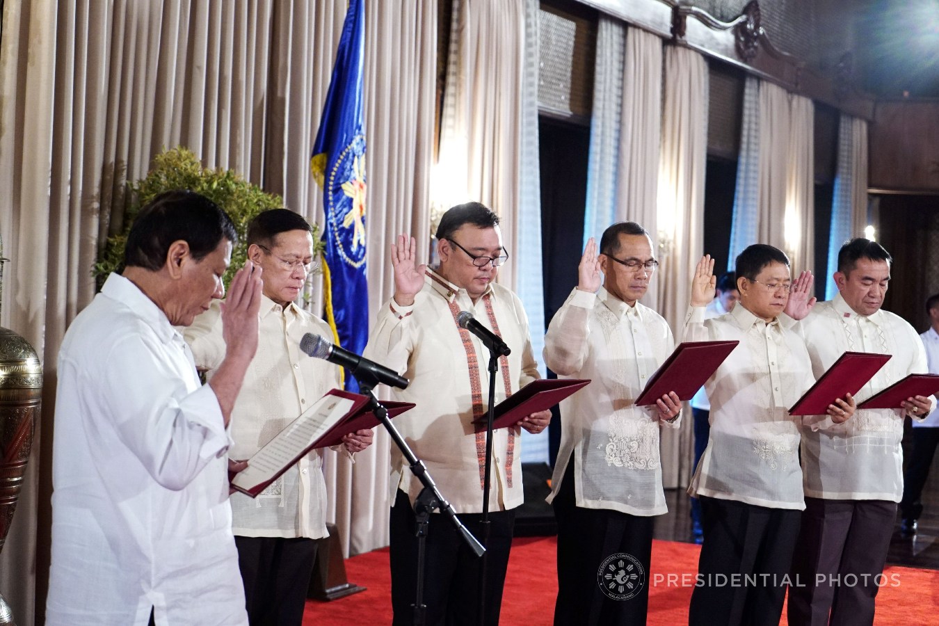 President Rodrigo Roa Duterte administers the oath of office of the newly appointed officials during a ceremony in Malacañan Palace on November 6, 2017. Swearing in are Health Secretary Francisco Duque III, Presidential Spokesperson Harry Roque, Defense Undersecretary Reynaldo Mapagu, Interior and Local Government Undersecretary Eduardo Año, and Interior and Local Government Assistant Secretary Alexander Macario. KING RODRIGUEZ/PRESIDENTIAL PHOTO