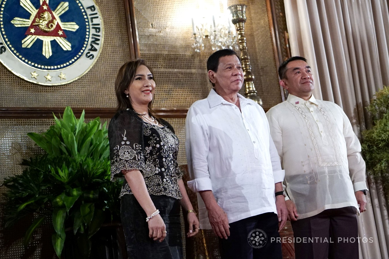 President Rodrigo Roa Duterte poses for a photo with newly appointed Interior and Local Government Assistant Secretary Alexander Macario and his wife following the oath-taking ceremony in Malacañan Palace on November 6, 2017. KING RODRIGUEZ/PRESIDENTIAL PHOTO