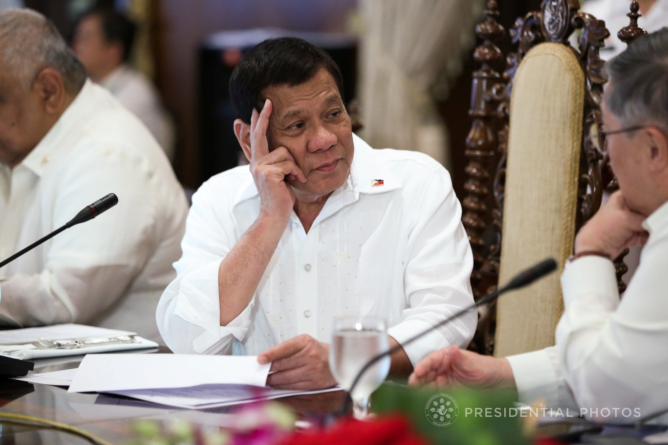 President Rodrigo Roa Duterte discusses matters with Finance Secretary Carlos Dominguez III during the cabinet cluster meeting in Malacañan Palace on November 6, 2017. KARL NORMAN ALONZO/PRESIDENTIAL PHOTO