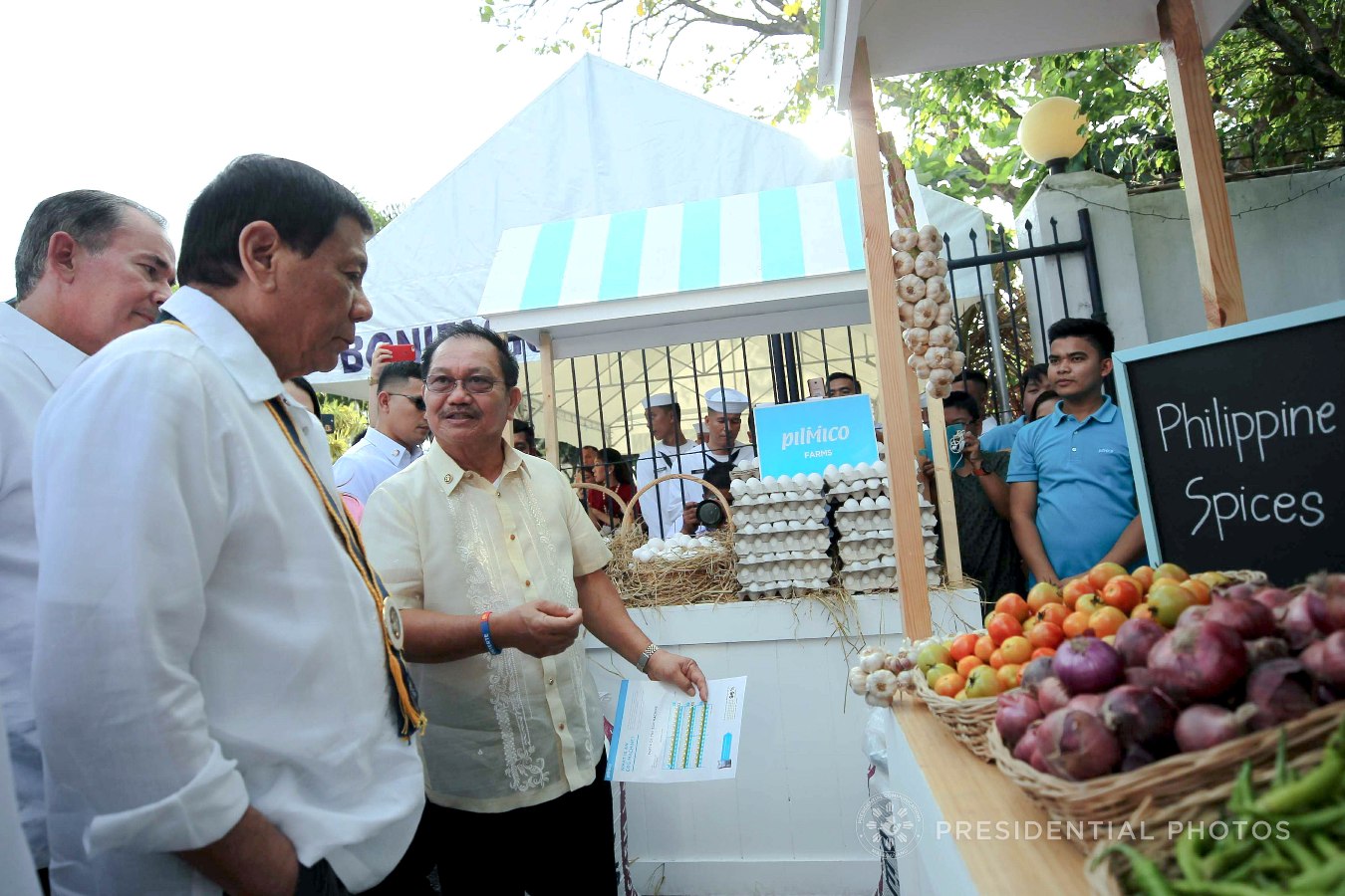 President Rodrigo Roa Duterte is accompanied by Agriculture Secretary Emmanuel Piñol as he visits one of the TienDA Farmers' booths during the launching of the Karne, Isda Supply Suporta sa Masa at Ekonomiya (KISS ME) Project at Fort Andres Bonifacio in Taguig City on November 7, 2017. ACE MORANDANTE/PRESIDENTIAL PHOTO