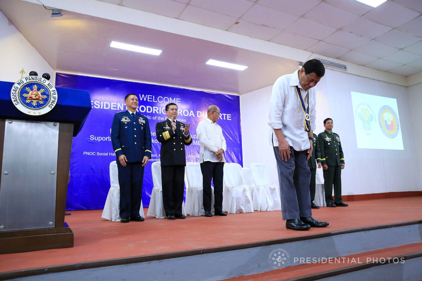 President Rodrigo Roa Duterte shows a gesture of respect as he takes center stage during the start of the Karne, Isda Supply Suporta sa Masa at Ekonomiya (KISS ME) Project launching at Fort Andres Bonifacio in Taguig City on November 7, 2017. Also in the photo are Philippine Air Force Commander Lt. Gen. Galileo Kintanar Jr., Philippine Navy commander Ronald Mercado, Defense Secretary Delfin Lorenzana, and Philippine Army Commander Lt. Gen. Rolando Bautista. ALBERT ALCAIN/PRESIDENTIAL PHOTO