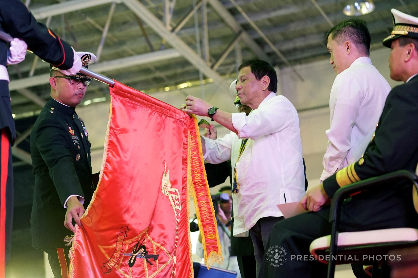President Rodrigo Roa Duterte attaches the Kahusayan Streamer Award to the banner of the Marine Battalion Landing Team 1 during the 67th Birthday celebration of the Philippine Marine Corps at the Bonifacio Naval Station in Fort Bonifacio, Taguig City on November 7, 2017. The Marine Battalion Landing Team 1 led by Lt. Col. Stephen Cabanlet was adjuded as Battalion of the Year for 2017. KING RODRIGUEZ/PRESIDENTIAL PHOTO