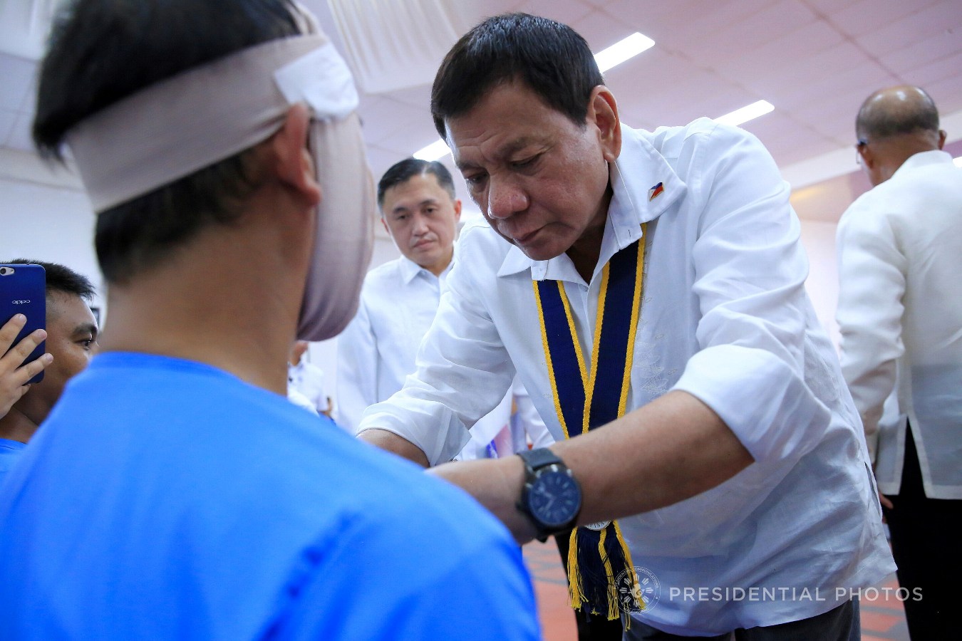 President Rodrigo Roa Duterte confers the Order of Lapu-Lapu Kampilan Medal on Seaman Herbert Briz who is among the beneficiaries of the Karne, Isda Supply Suporta sa Masa at Ekonomiya (KISS ME) Project during its launching at the Fort Andres Bonifacio in Taguig City on November 7, 2017. ALBERT ALCAIN/PRESIDENTIAL PHOTO