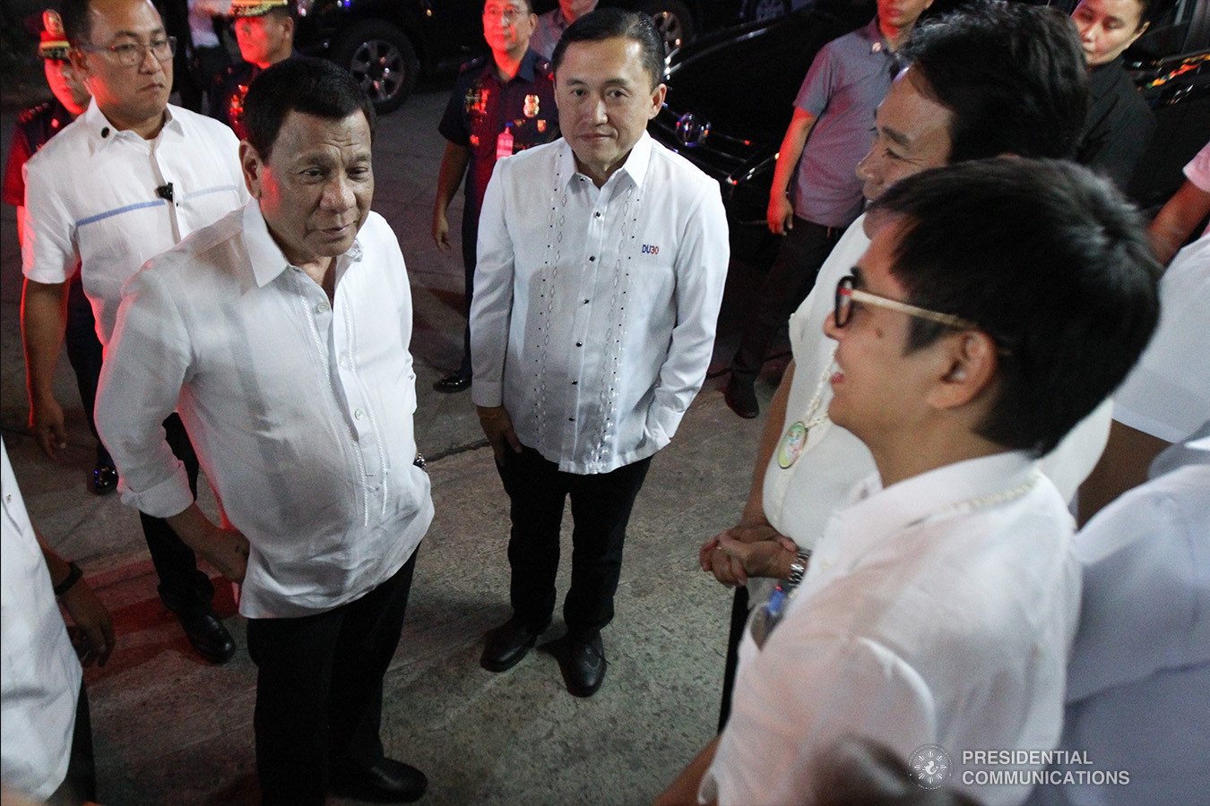 President Rodrigo Roa Duterte gets into a huddle with Former Special Assistant to the President Christopher Lawrence "Bong" Go and members of the Pasay City Council during the Barangay Summit on Peace and Order held at the Cuneta Astrodome in Pasay City on January 8, 2019. ARCEL VALDERRAMA/PRESIDENTIAL PHOTO