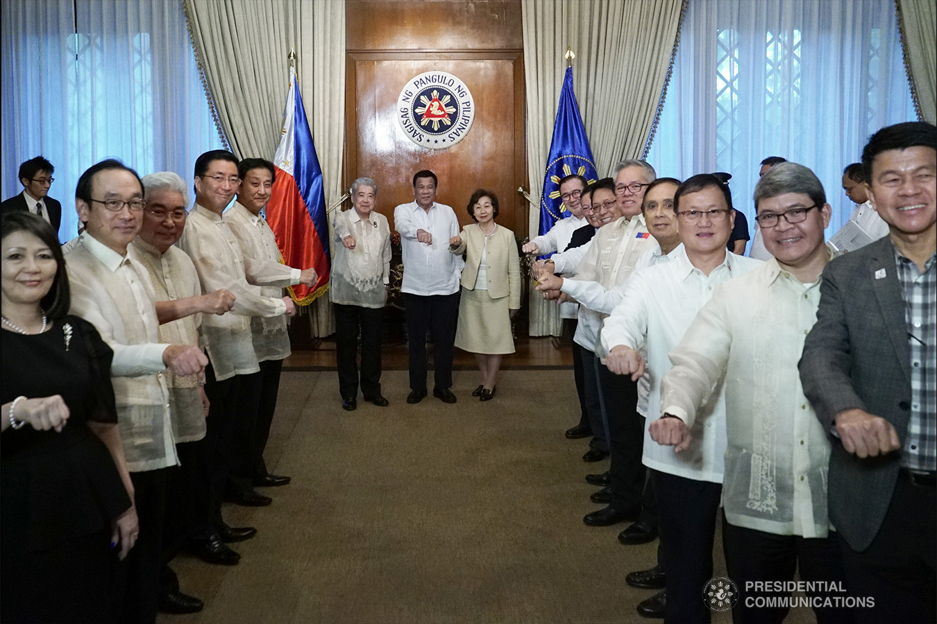 President Rodrigo Roa Duterte strikes his signature pose with members of the Japan House of Councillors together with their President Chuichi Date and his spouse Yuko who paid a courtesy call on the President at the Malacañan Palace on January 8, 2018. Also in the photo are members of President's cabinet. KING RODRIGUEZ/PRESIDENTIAL PHOTO