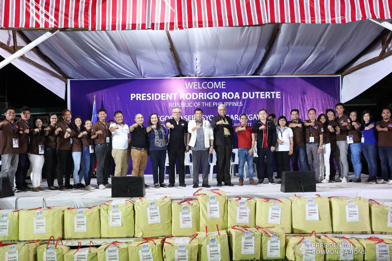 President Rodrigo Roa Duterte flashes his signature pose with Trade and Industry Secretary Ramon Lopez, some local officials of Masbate, and other guests during the Negosyo Serbisyo sa Barangay held at the Patio Milagros Minitel and Resort in Dimasalang, Masbate on January 9, 2019. Also in the picture is former Special Assistant to the President Christopher Lawrence "Bong" Go. ACE MORANDANTE/PRESIDENTIAL PHOTO