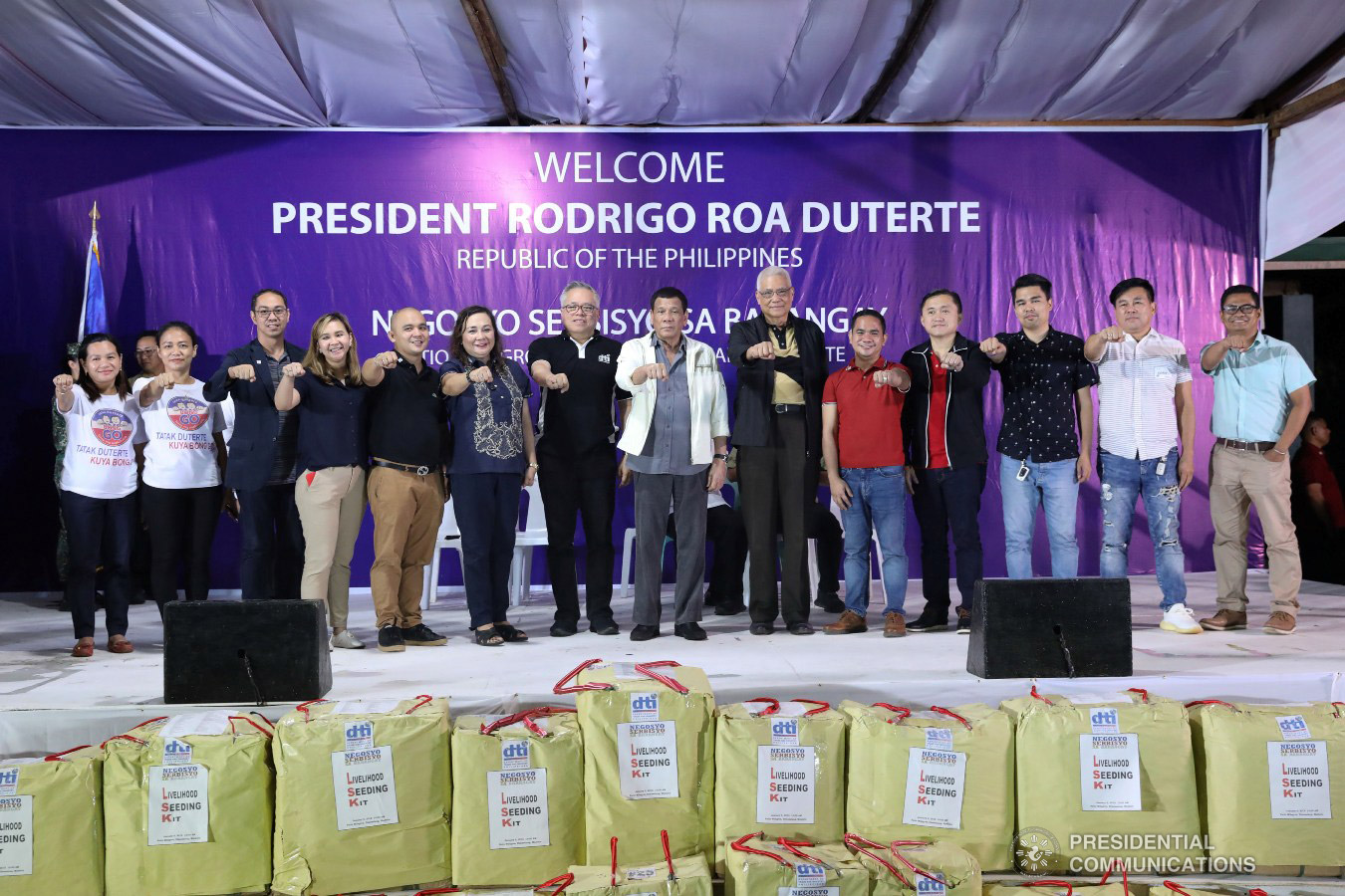 President Rodrigo Roa Duterte flashes his signature pose with Trade and Industry Secretary Ramon Lopez, the local officials of Masbate and other guests during the Negosyo Serbisyo sa Barangay held at the Patio Milagros Minitel and Resort in Dimasalang, Masbate on January 9, 2019. ACE MORANDANTE/PRESIDENTIAL PHOTO