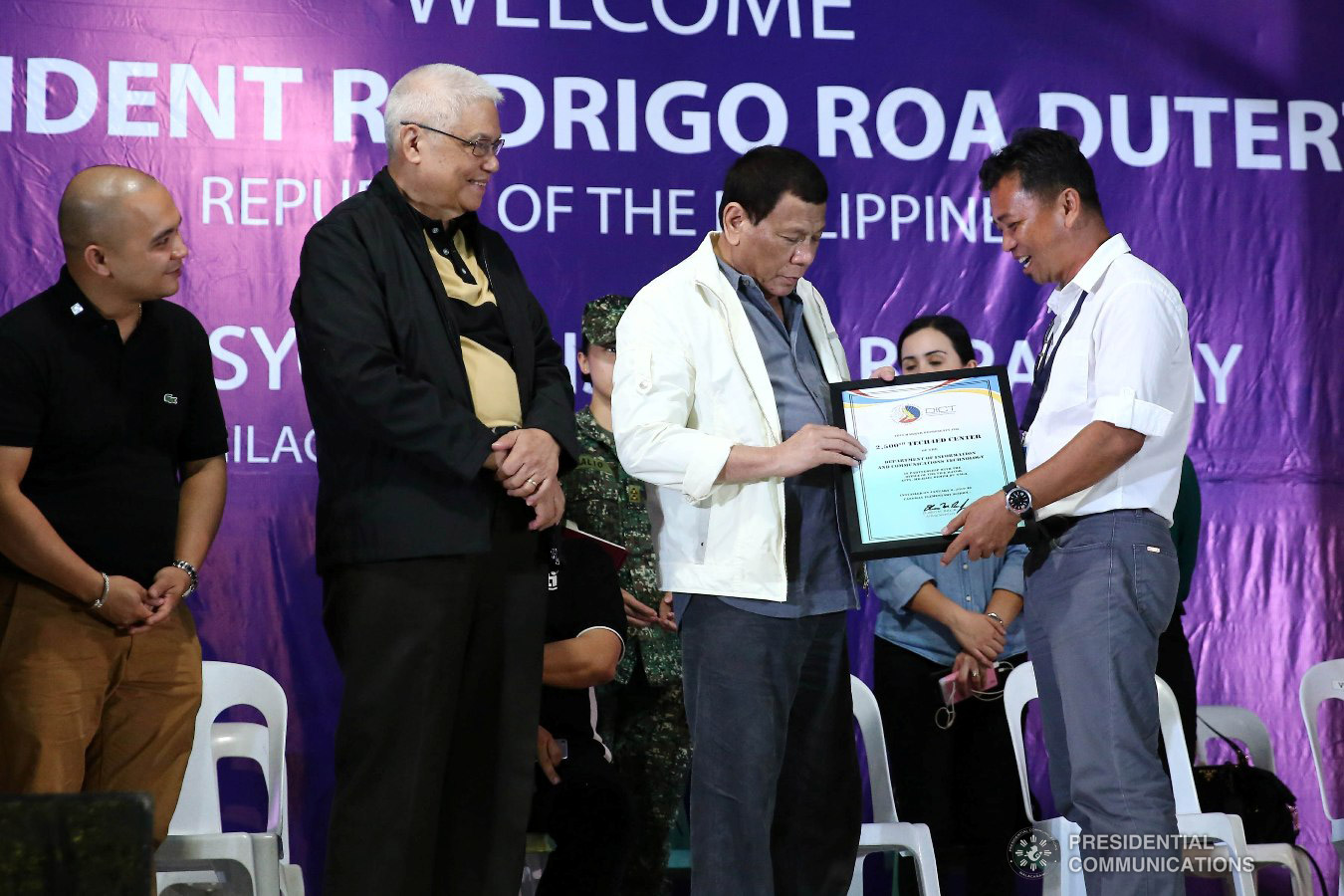 President Rodrigo Roa Duterte hands over the marker for the Department of Information and Communications Technology (DICT) Tech4ED Center to a school official from one of the recipient schools in Masbate, during the Negosyo Serbisyo sa Barangay held at the Patio Milagros Minitel and Resort in Dimasalang, Masbate on January 9, 2019. VALERIE ESCALERA/PRESIDENTIAL PHOTO