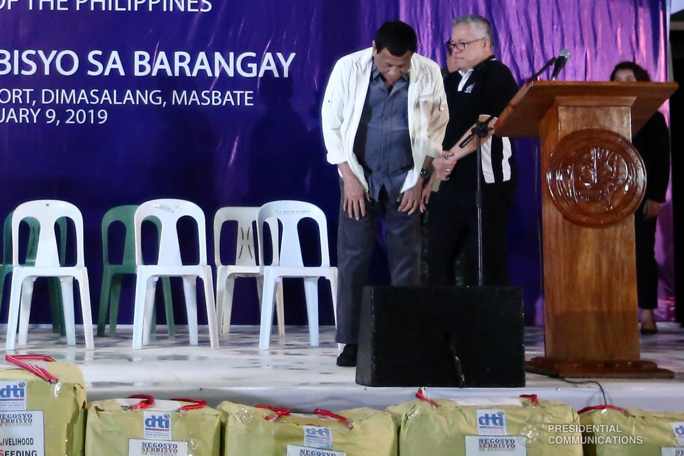 President Rodrigo Roa Duterte takes a bow as he takes centerstage during the Negosyo Serbisyo sa Barangay held at the Patio Milagros Minitel and Resort in Dimasalang, Masbate on January 9, 2019. VALERIE ESCALERA/PRESIDENTIAL PHOTO