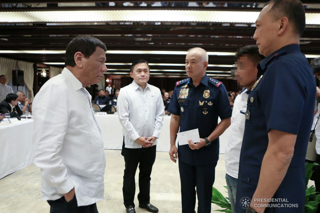 President Rodrigo Roa Duterte interviews one of the witnesses of the Batocabe Murder Case along with Philippine National Police Director General Oscar Albayalde, at the sidelines of the Joint Armed Forces of the Philippines-Philippine National Police (AFP-PNP) Command Conference at the Malacañan Palace on January 15, 2019. ACE MORANDANTE/PRESIDENTIAL PHOTO