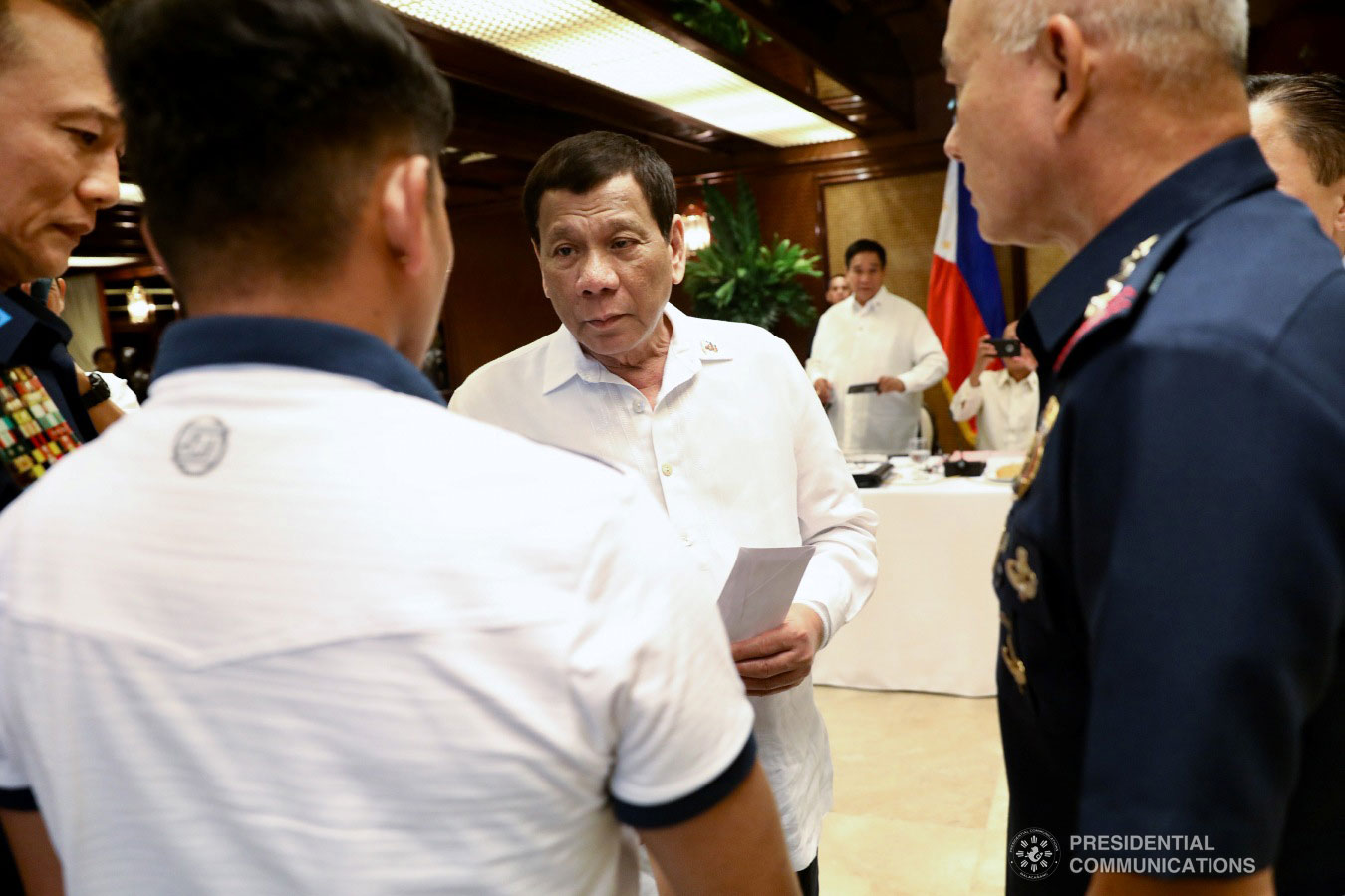 President Rodrigo Roa Duterte interviews one of the witnesses of the Batocabe Murder Case along with Philippine National Police Director General Oscar Albayalde, at the sidelines of the Joint Armed Forces of the Philippines-Philippine National Police (AFP-PNP) Command Conference at the Malacañan Palace on January 15, 2019. ACE MORANDANTE/PRESIDENTIAL PHOTO