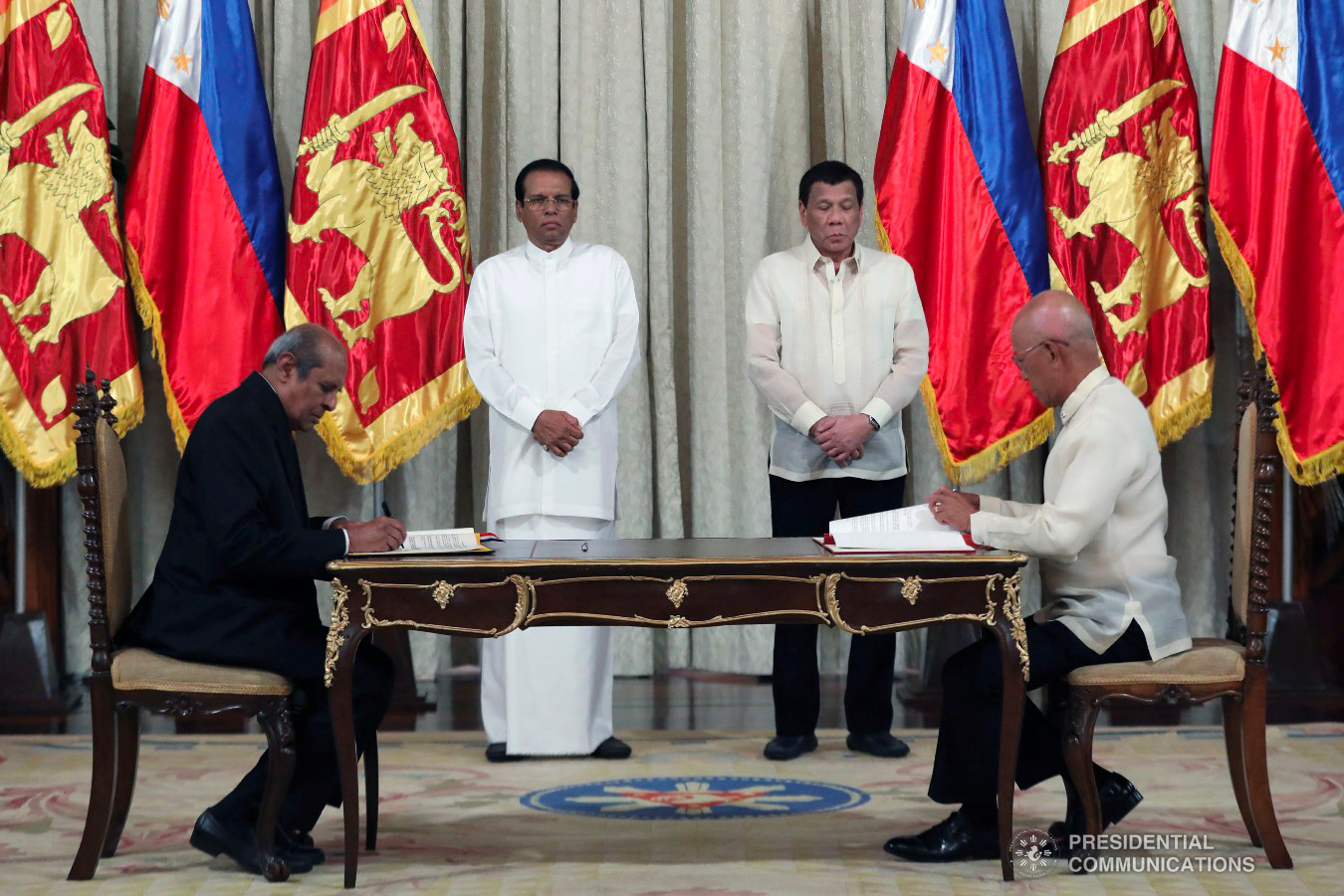 President Rodrigo Roa Duterte and Democratic Socialist Republic of Sri Lanka President Maithripala Sirisena witness the signing of agreements between Sri Lankan Minister of Foreign Affairs Tilak Marapana and Defense Secretary Delfin Lorenzana at the Malacañan Palace on January 16, 2019. The agreement is a Memorandum of Understanding between the Department of National Defense of the Republic of the Philippines and the Ministry of Defence of the Democratic Socialist Republic of Sri Lanka concerning Defense and Military Education as well as Training and Exchanges of Defense and Military Delegations. ACE MORANDANTE/PRESIDENTIAL PHOTO
