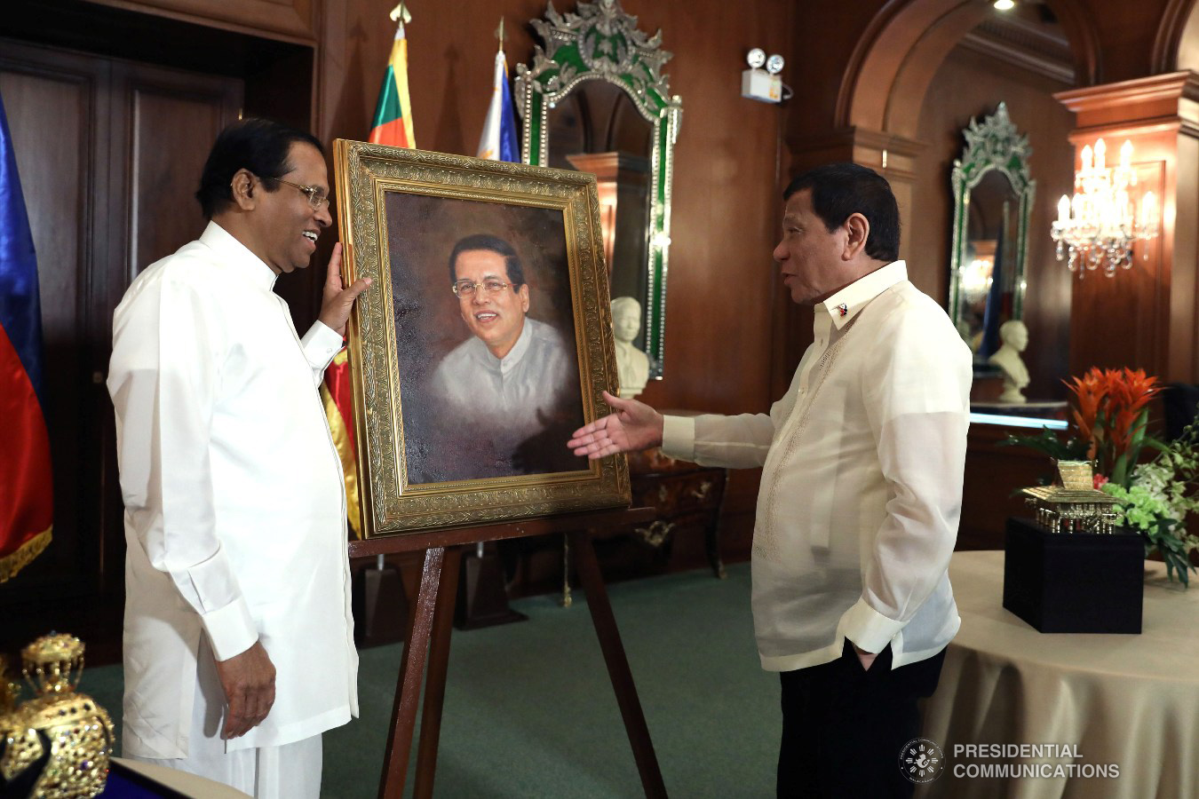 President Rodrigo Roa Duterte presents a portrait painting of Democratic Socialist Republic of Sri Lanka President Maithripala Sirisena as a token during the latter's visit to the Malacañan Palace on January 16, 2019 as part of his State Visit to the Philippines. ACE MORANDANTE/PRESIDENTIAL PHOTO