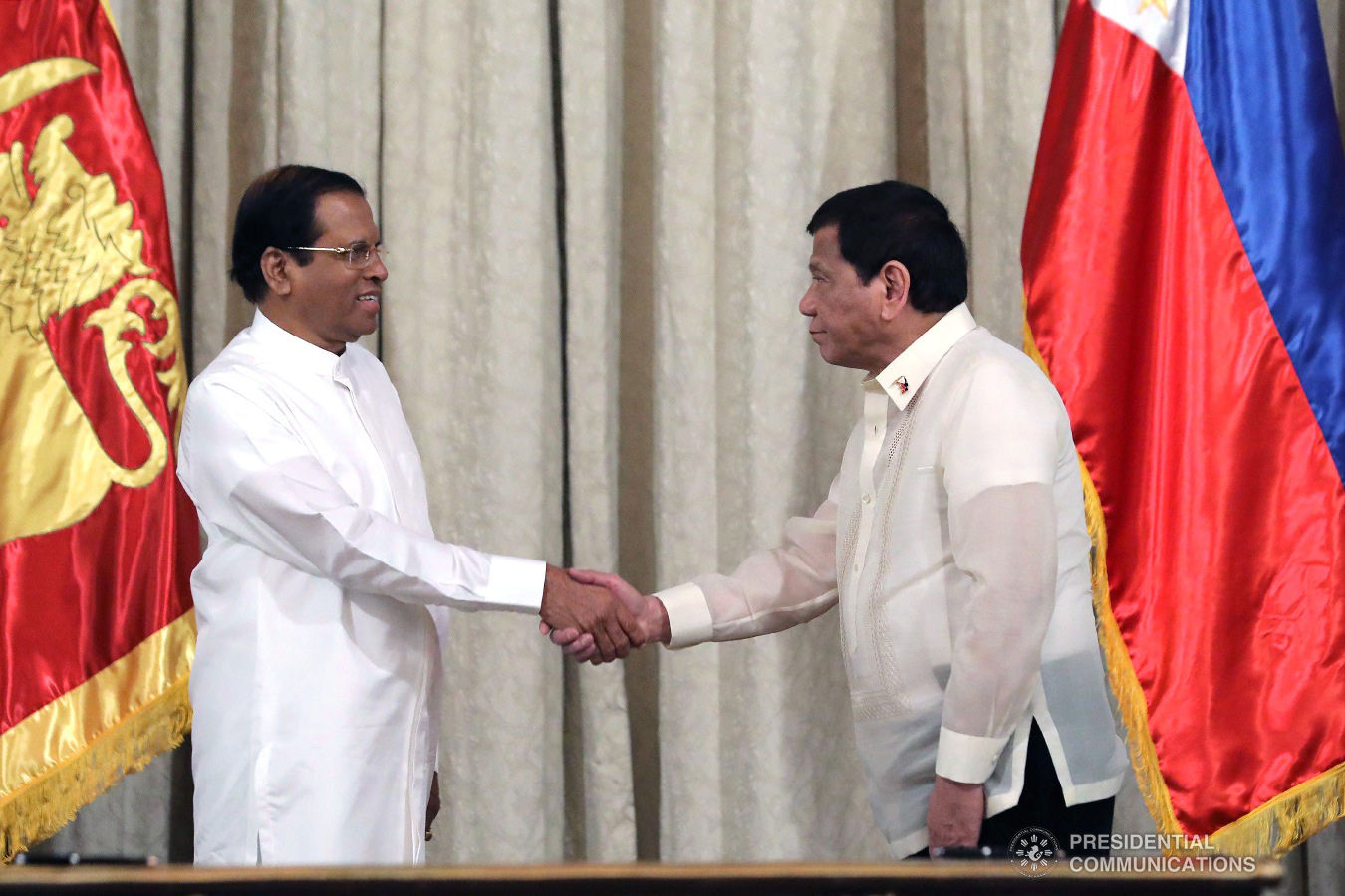 President Rodrigo Roa Duterte and Democratic Socialist Republic of Sri Lanka President Maithripala Sirisena shake hands after witnessing the signing of agreements following the successful bilateral meeting at the Malacañan Palace on January 16, 2019. ROLANDO MAILO/PRESIDENTIAL PHOTO