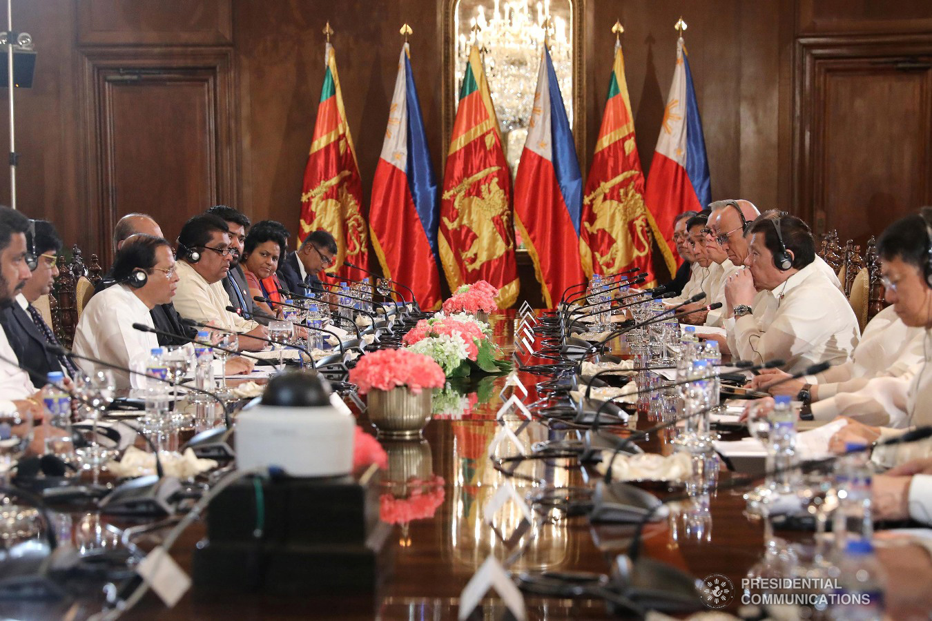 President Rodrigo Roa Duterte and the members of his cabinet hold a bilateral meeting with Democratic Socialist Republic of Sri Lanka President Maithripala Sirisena and his delegation at the Malacañan Palace on January 16, 2019. ROLANDO MAILO/PRESIDENTIAL PHOTO