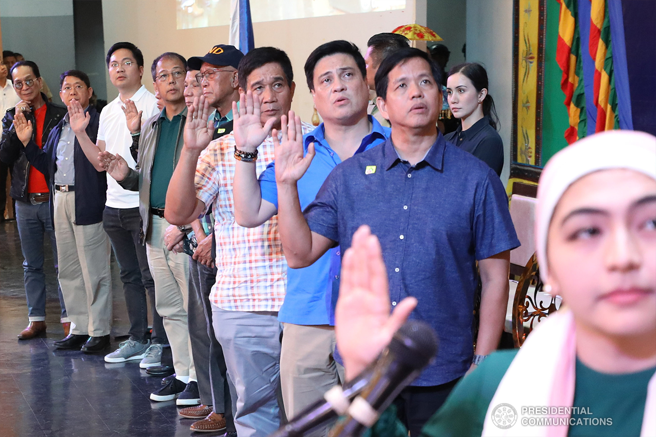 President Rodrigo Roa Duterte together with some members of his cabinet and Senator Juan Miguel Zubiri recite the pledge of support during the Peace Assembly for the Ratification of Republic Act No. 11054 or the Bangsamoro Organic Law (BOL), held at the Shariff Kabunsuan Cultural Complex in Cotabato City on January 18, 2019. SIMEON CELI JR./PRESIDENTIAL PHOTO