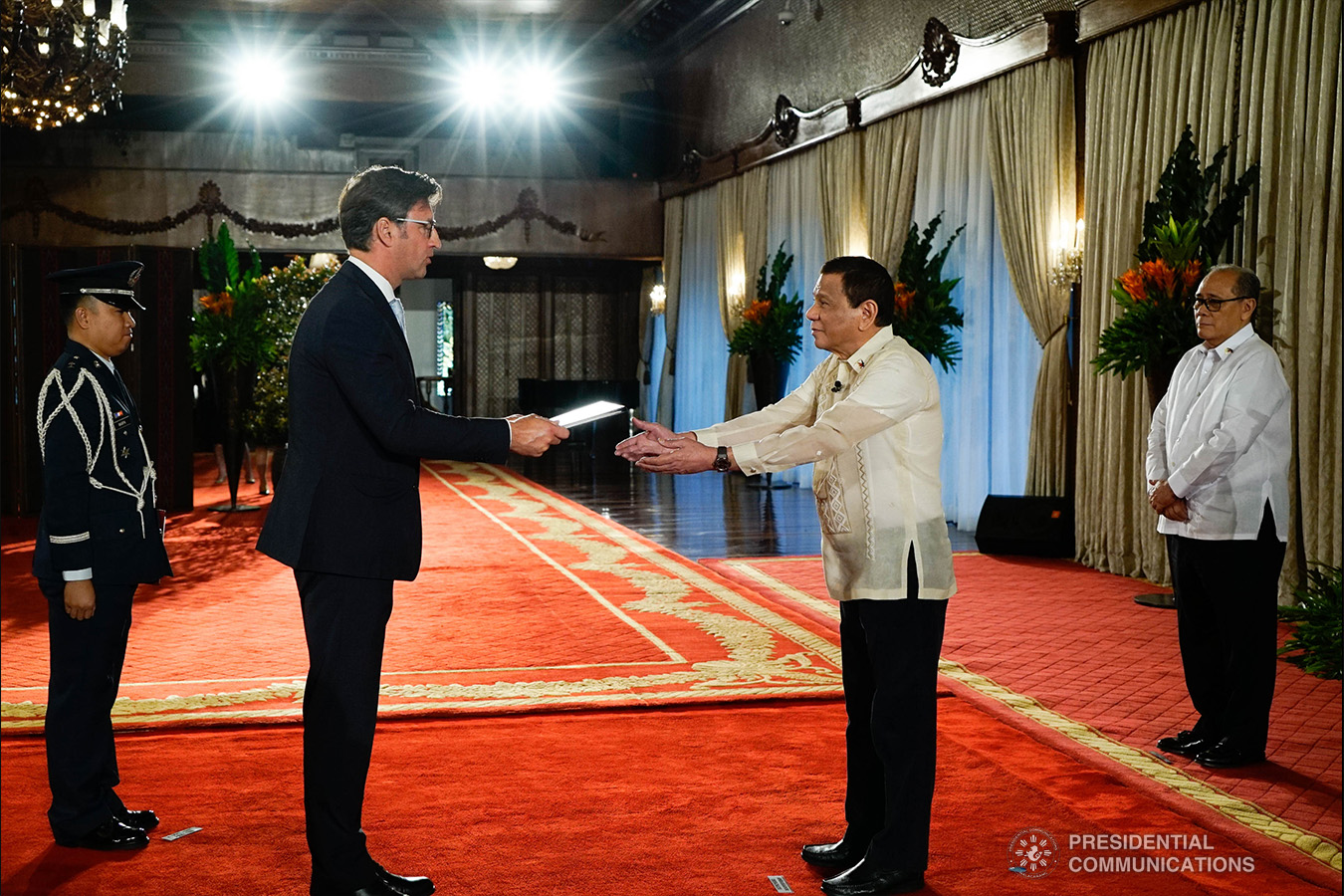 President Rodrigo Roa Duterte receives the credentials of Non-resident Ambassador Designate of the Republic of Lithuania Gediminas Varvuolis during a ceremony at the Malacañan Palace on January 21, 2019. KING RODRIGUEZ/PRESIDENTIAL PHOTO