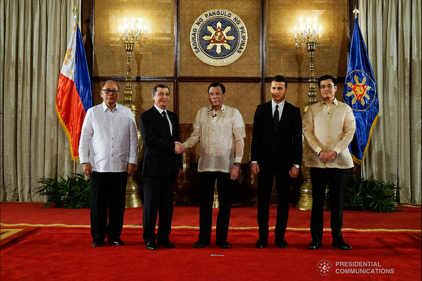 President Rodrigo Roa Duterte poses for posterity with Non-resident Ambassador Designate of Turkmenistan Gurbanmammeth Elyasov after the latter presented his credentials to the President during a ceremony at the Malacañan Palace on January 21, 2019. Joining the President are Foreign Affairs Undersecretary Ernesto Abella and Presidential Adviser on Foreign Affairs and Chief of Presidential Protocol Robert Borje. KING RODRIGUEZ/PRESIDENTIAL PHOTO