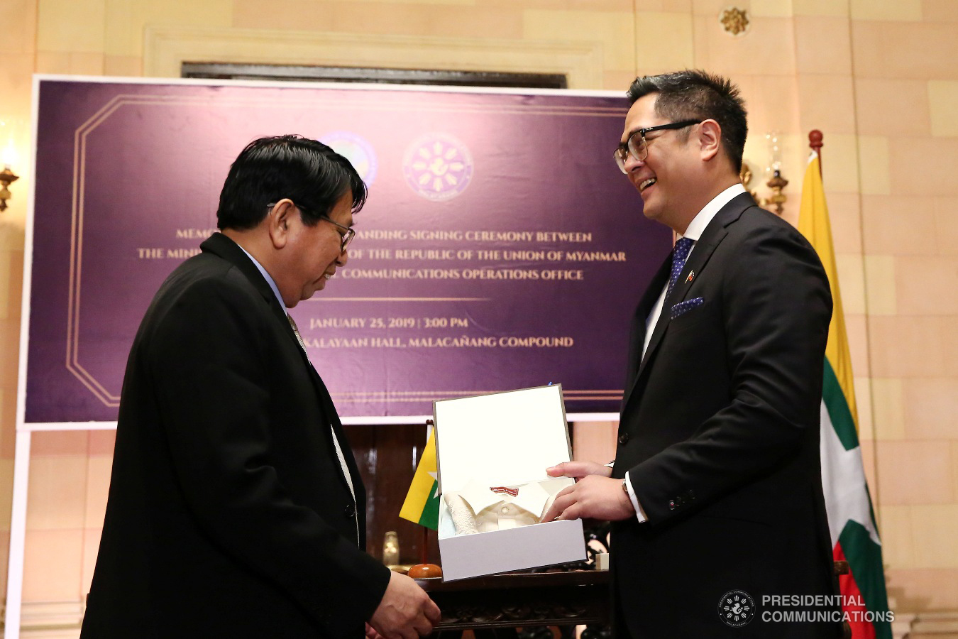 Presidential Communications Operations Office (PCOO) Secretary Martin Andanar hands over a token to Myanmar Minister of Information Pe Myint following the   signing of the Memorandum of Understanding at the Kalayaan Hall in Malacañang on January 25, 2019. ALFRED FRIAS/PRESIDENTIAL PHOTO