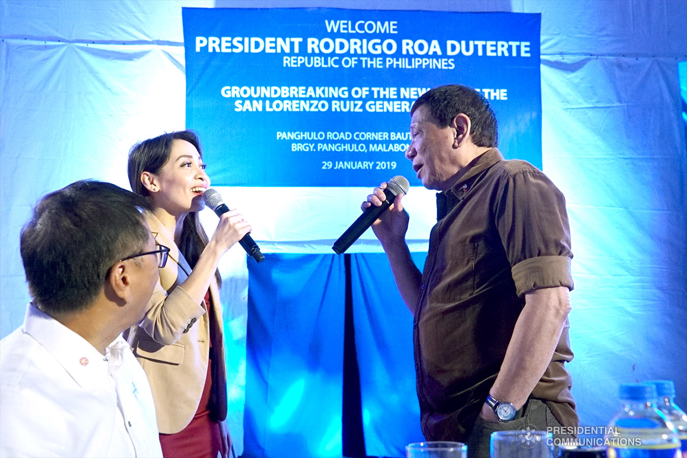 President Rodrigo Roa Duterte sings along with the guest performer on the sidelines of the groundbreaking ceremony for the construction of the San Lorenzo Ruiz General Hospital (SLRGH) in Malabon City on January 29, 2019. RENE LUMAWAG/PRESIDENTIAL PHOTO