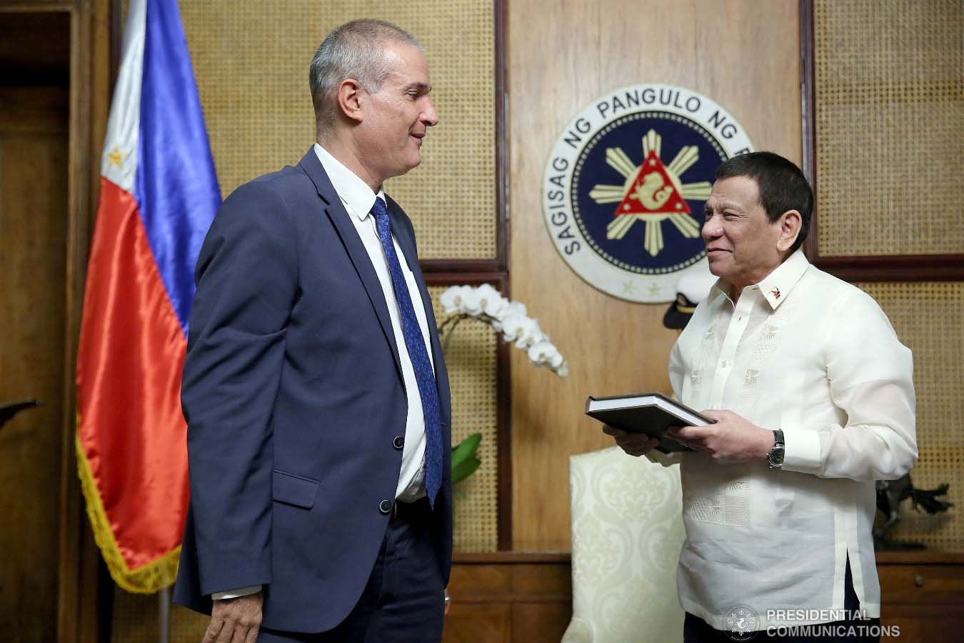 President Rodrigo Roa Duterte receives a token from Ambassador of Israel to the Philippines Rafael Harpaz who paid a courtesy call on the President at the Malacañan Palace on January 31, 2019. ALBERT ALCAIN/PRESIDENTIAL PHOTO