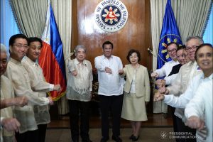 President Rodrigo Roa Duterte strikes his signature pose with members of the Japan House of Councillors together with their President Chuichi Date and his spouse Yuko who paid a courtesy call on the President at the Malacañan Palace on January 8, 2019. Also in the photo are members of President's cabinet. KING RODRIGUEZ/PRESIDENTIAL PHOTO