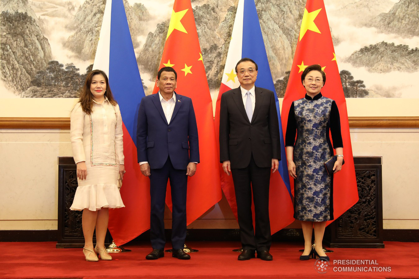President Rodrigo Roa Duterte and his long-time partner Cielito "Honeylet" Avanceña pose for posterity with People's Republic of China State Council Premier Li Keqiang and his wife Cheng Hong prior to the start of the dinner hosted by the State Council Premier at the Diaoyutai State Guest House in Beijing on April 25, 2019. SIMEON CELI JR./PRESIDENTIAL PHOTO