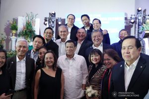 President Rodrigo Roa Duterte poses for posterity with House Speaker Gloria Macapagal-Arroyo and some of the guests during the appreciation dinner for the House Speaker at The Manila Hotel on July 9, 2019. VALERIE ESCALERA/PRESIDENTIAL PHOTO