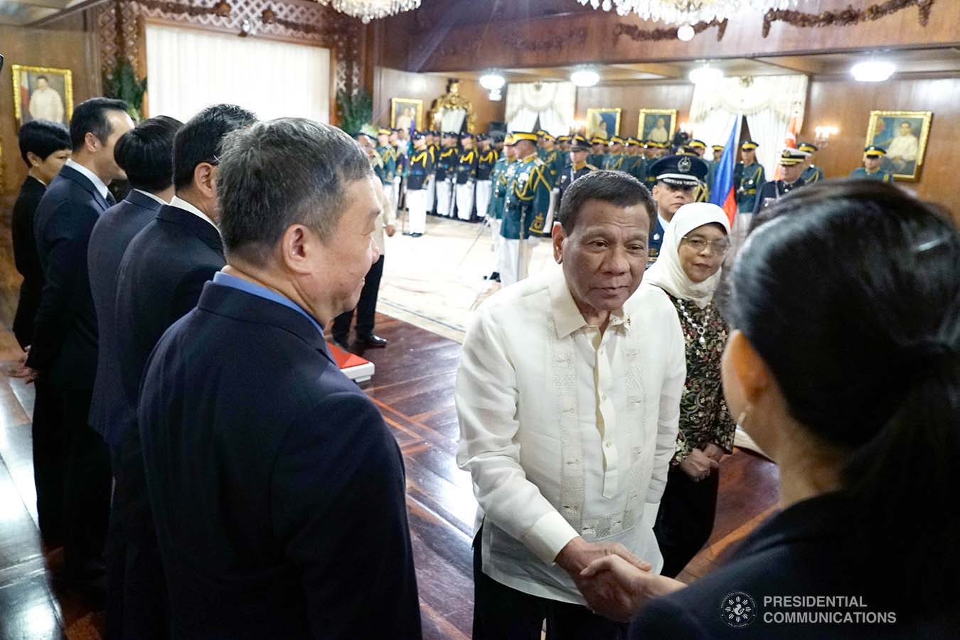 President Rodrigo Roa Duterte meets the members of Republic of Singapore President Halimah Yacob's delegation upon her arrival at the Malacañan Palace on September 9, 2019. KING RODRIGUEZ/PRESIDENTIAL PHOTO