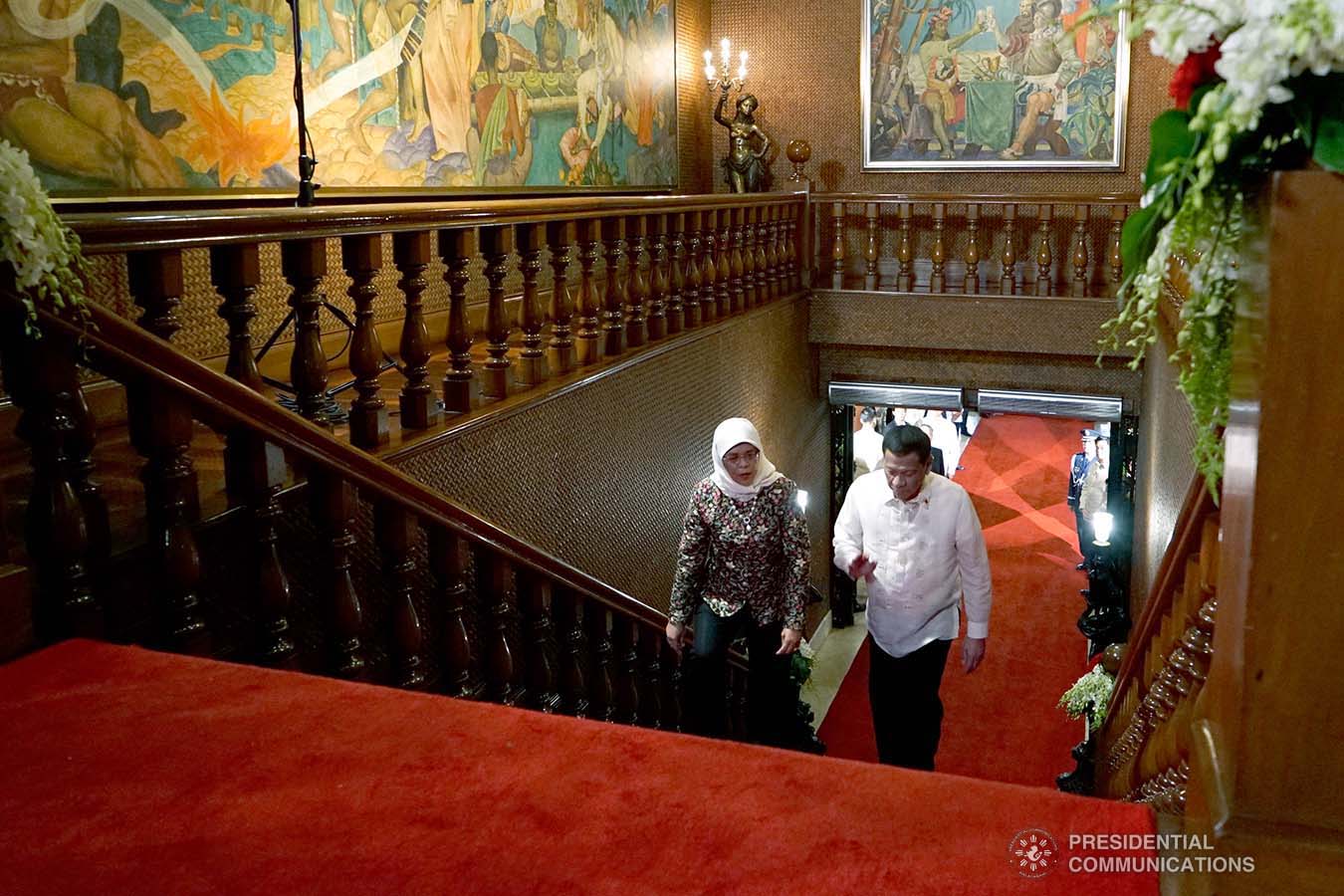 President Rodrigo Roa Duterte accompanies Republic of Singapore President Halimah Yacob upon her arrival at the Malacañan Palace on September 9, 2019. KING RODRIGUEZ/PRESIDENTIAL PHOTO