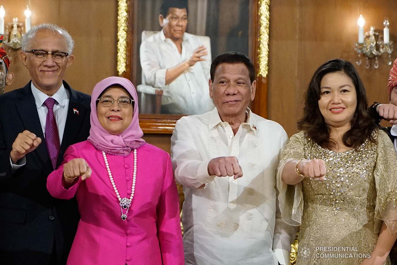 President Rodrigo Roa Duterte and his partner Honeylet Avanceña pose for posterity with Republic of Singapore President Halimah Yacob and her spouse Mohamed Abdullah Alhabshee prior to the start of the state banquet at the Malacañan Palace on September 9, 2019. KING RODRIGUEZ/PRESIDENTIAL PHOTO