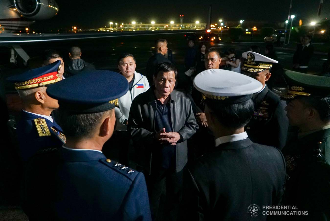 President Rodrigo Roa Duterte discusses matters with police and military officers upon his arrival at the Villamor Air Base in Pasay City on September 1, 2019 following his successful official visit to the People's Republic of China. KING RODRIGUEZ/PRESIDENTIAL PHOTO