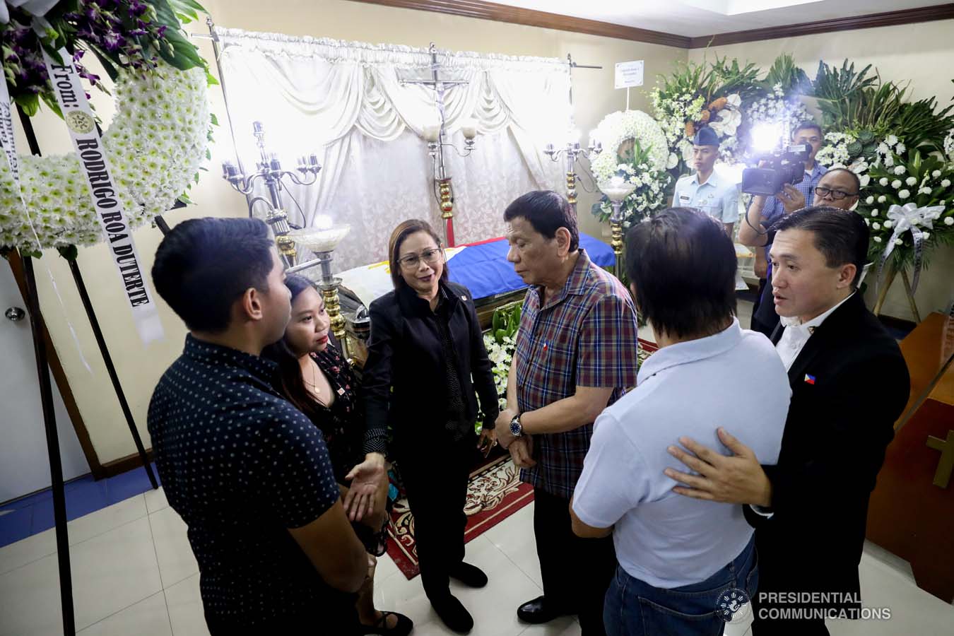 President Rodrigo Roa Duterte commiserates with the family of the late Captain Jesus Hernandez as he visits the wake at the Loyola Memorial Park in Parañaque City on September 5, 2019. Hernandez was the pilot of the Beechcraft King Air 350 with registry number RP-C2296 that crashed in Calamba City, Laguna last September 1. SIMEON CELI JR./PRESIDENTIAL PHOTO