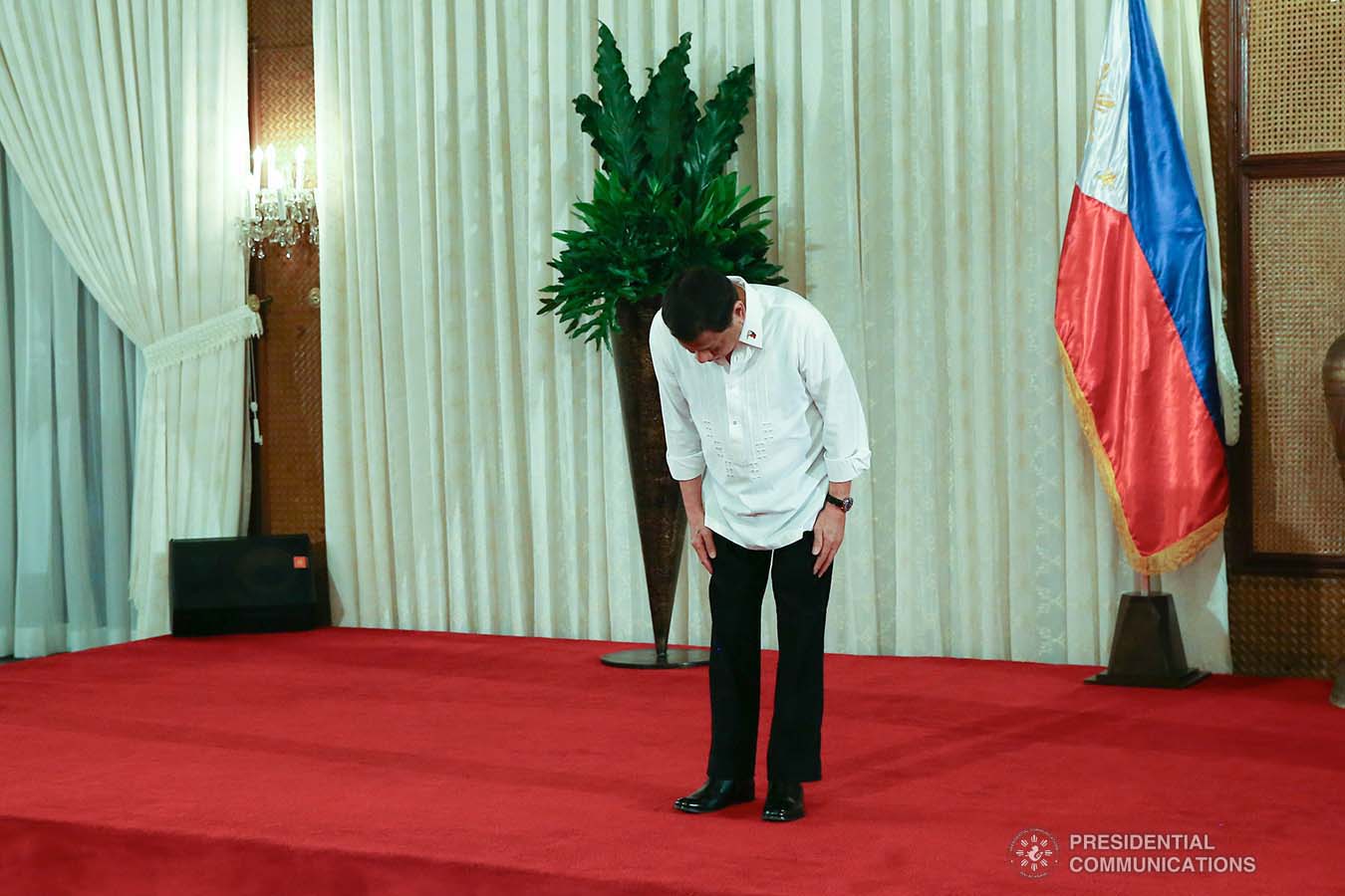 President Rodrigo Roa Duterte takes a bow before the officers of the Metrobank Foundation Inc. and the 2019 Metrobank Foundation Outstanding Filipinos during the meet-and-greet at the Malacañan Palace on September 5, 2019. REY BANIQUET/PRESIDENTIAL PHOTO