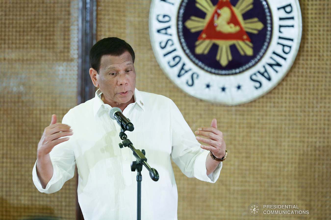 President Rodrigo Roa Duterte answers queries from the members of the media following the oath-taking ceremony of the officers of the Malacañang Press Corps, Presidential Photojournalists Association, and Malacañang Cameramen Association at the Malacañan Palace on September 10, 2019. ACE MORANDANTE/PRESIDENTIAL PHOTO