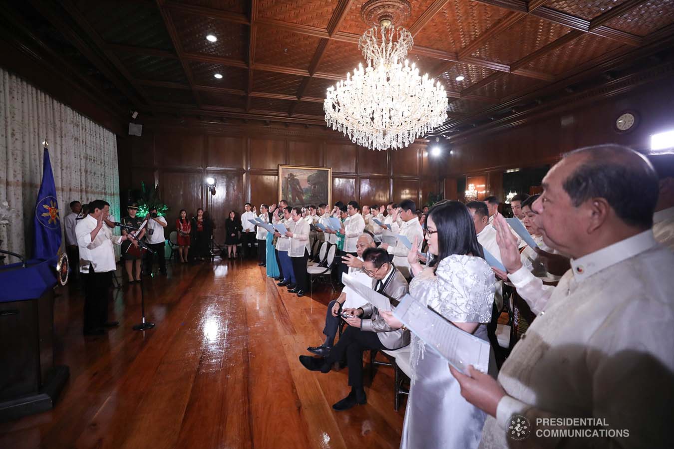 President Rodrigo Roa Duterte administers the oath to the officers of the League of Vice Governors of the Philippines during a ceremony at the Malacañan Palace on September 10, 2019. ACE MORANDANTE/PRESIDENTIAL PHOTO