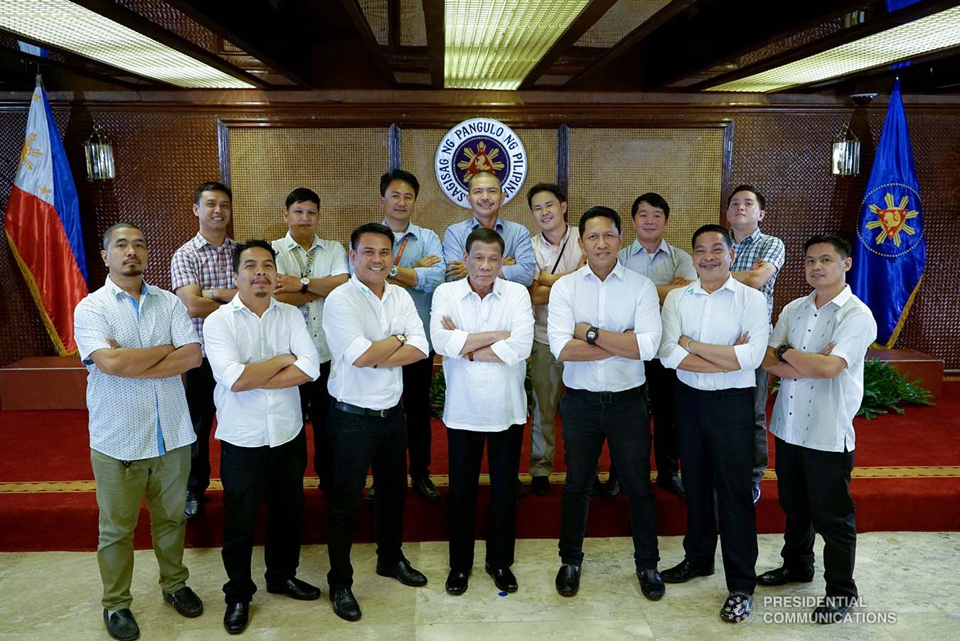 President Rodrigo Roa Duterte poses for posterity with the officers of the Malacañang Cameramen Association following their oath-taking ceremony at the Malacañan Palace on September 10, 2019. KING RODRIGUEZ/PRESIDENTIAL PHOTO