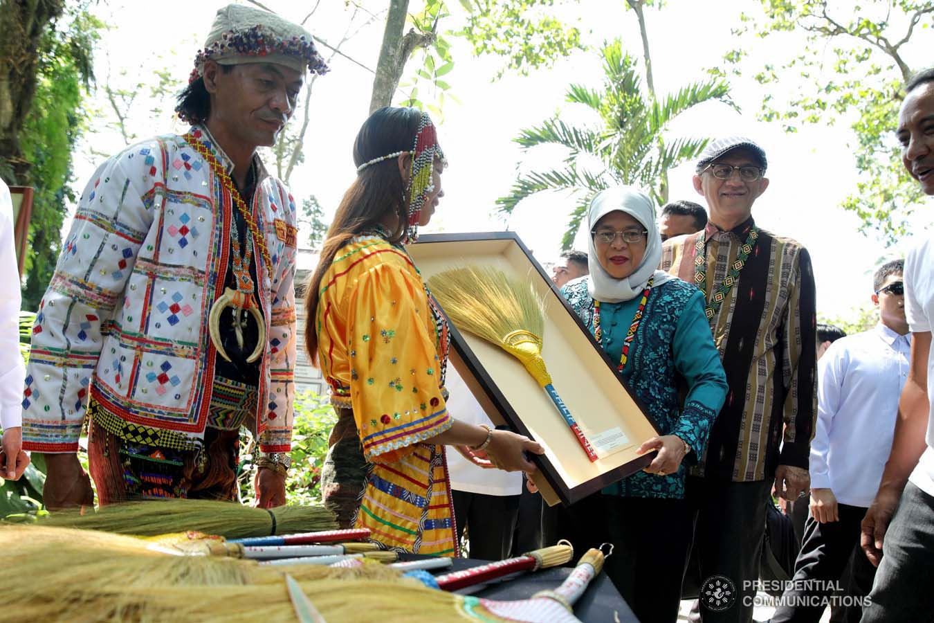 Republic of Singapore President Halimah Yacob receives a token during her visit to the Philippine Eagle Center in Davao City on September 11, 2019. ROBINSON NIÑAL JR./PRESIDENTIAL PHOTORepublic of Singapore President Halimah Yacob signs the guest book during her visit to the Philippine Eagle Center in Davao City on September 11, 2019.