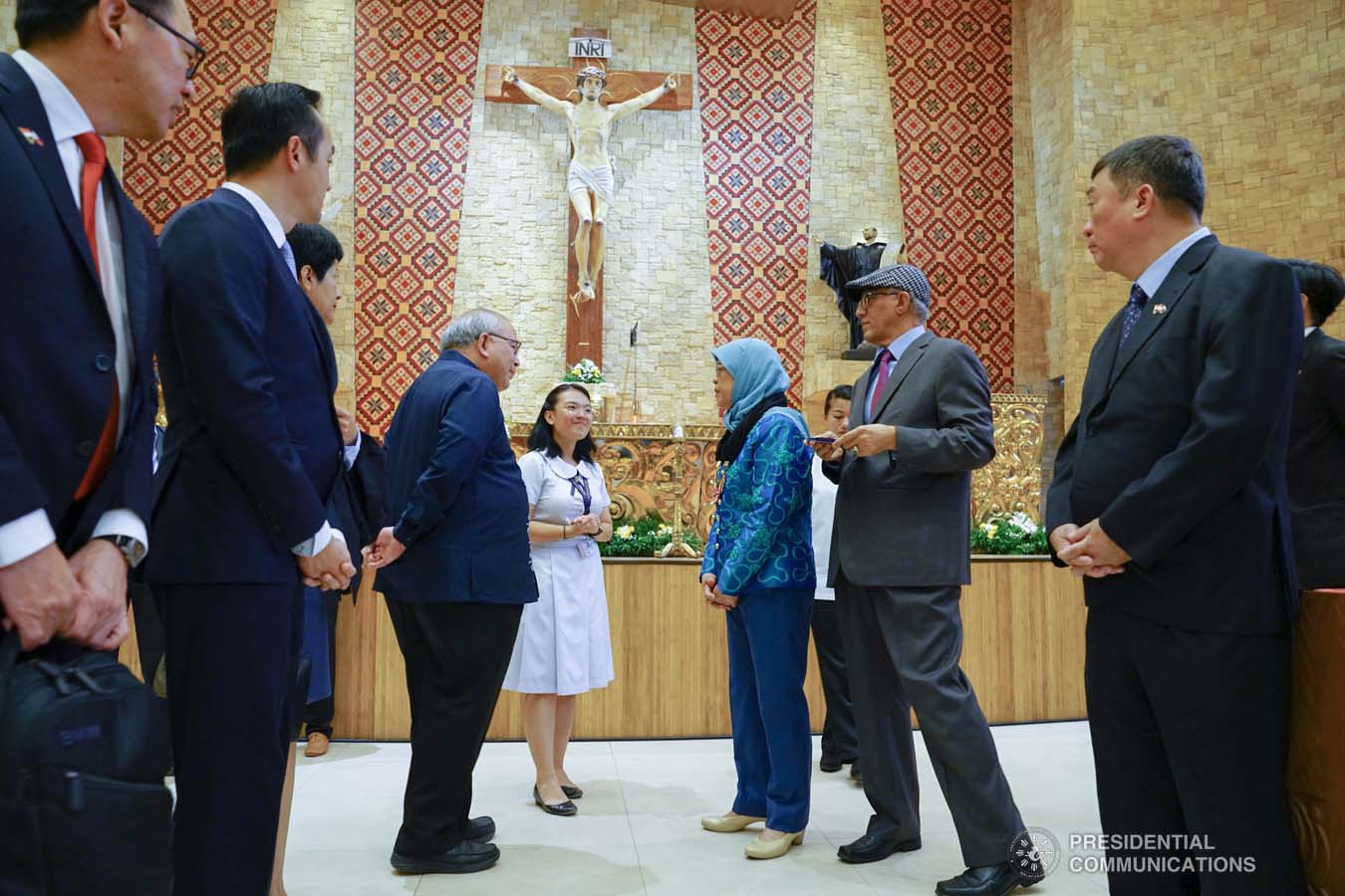 Republic of Singapore President Halimah Yacob receives a warm welcome from a pupil of the Ateneo de Davao University (ADDU) upon her arrival at the ADDU in Davao City on September 11, 2019. JOEY DALUMPINES/PRESIDENTIAL PHOTO
