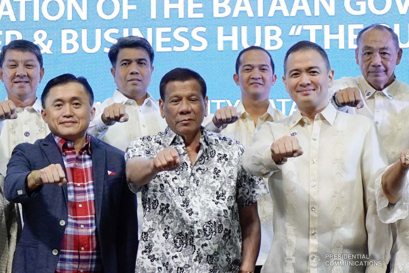 President Rodrigo Roa Duterte strikes his signature pose with the guests during the inauguration of the Bataan Government Center and Business Hub “The Bunker” in Balanga City, Bataan on September 12, 2019. KING RODRIGUEZ/PRESIDENTIAL PHOTO