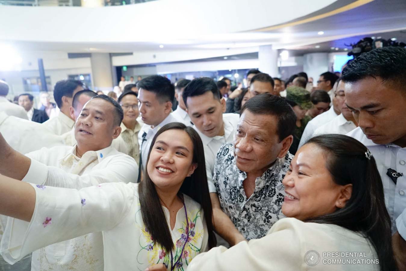 President Rodrigo Roa Duterte poses for a groufie with some of the guests during the inauguration of the Bataan Government Center and Business Hub “The Bunker” in Balanga City, Bataan on September 12, 2019. KING RODRIGUEZ/PRESIDENTIAL PHOTO