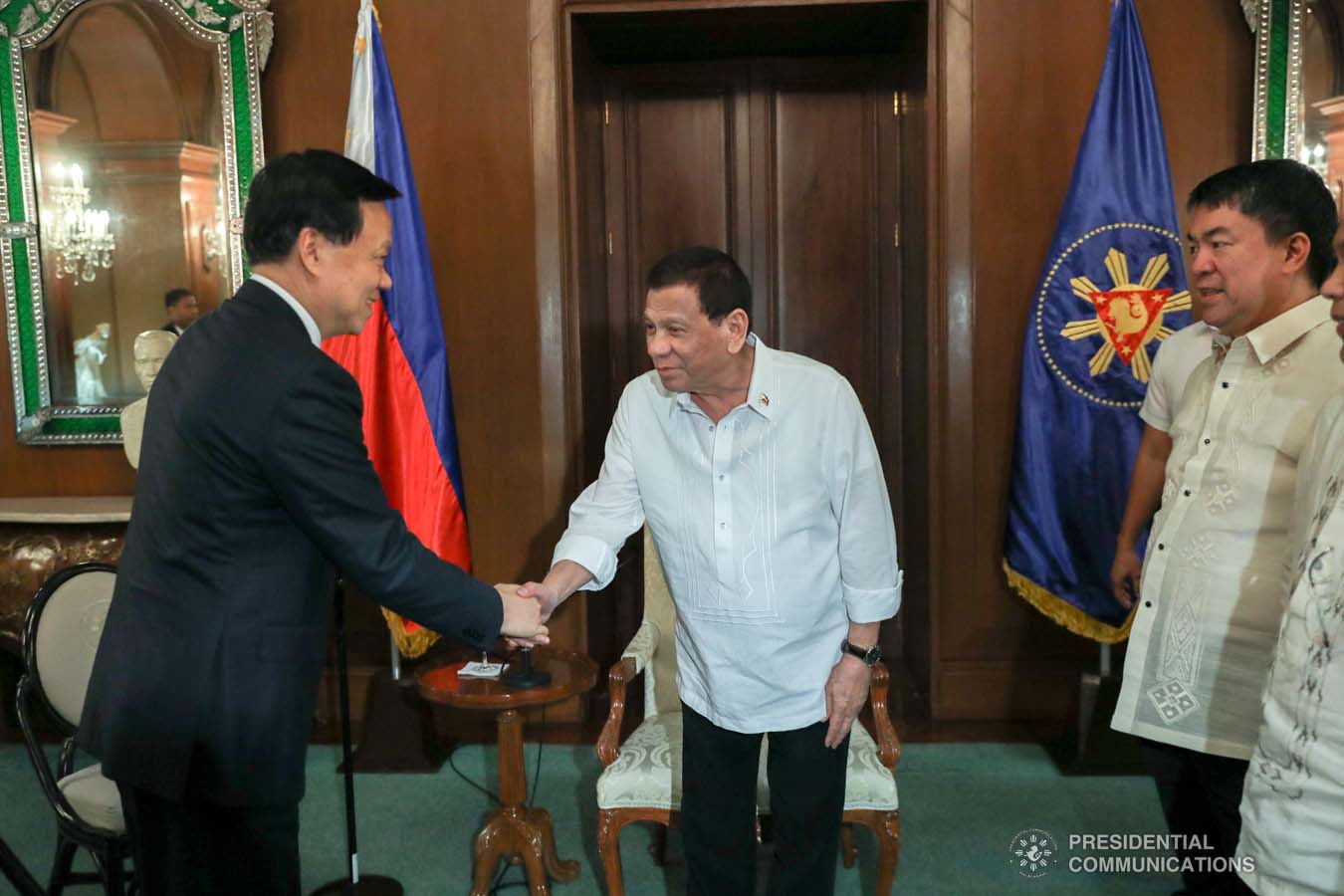 President Rodrigo Roa Duterte gives a warm welcome to Communist Party of China (CPC) Chongqing Party Chief Chen Min'er who paid a courtesy call on the President at the Malacañan Palace on September 16, 2019. ACE MORANDANTE/PRESIDENTIAL PHOTO