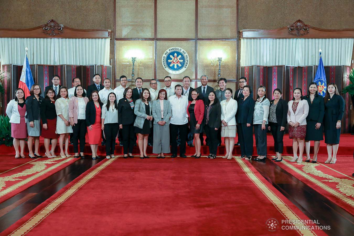 President Rodrigo Roa Duterte poses for posterity with the newly appointed officials following their oath-taking ceremony at the Malacañan Palace on September 17, 2019. TOTO LOZANO/PRESIDENTIAL PHOTO